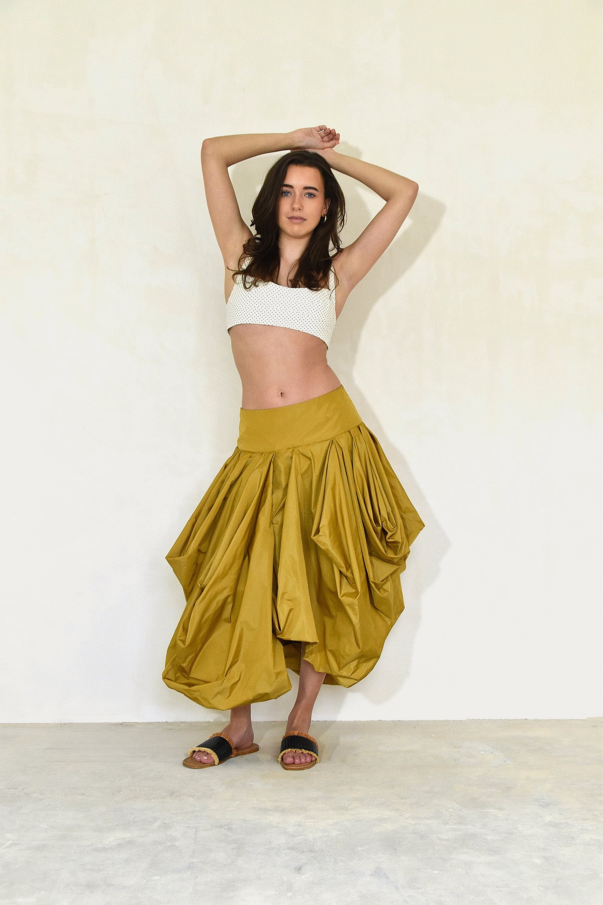 Pleated midi Skirt Front view pose