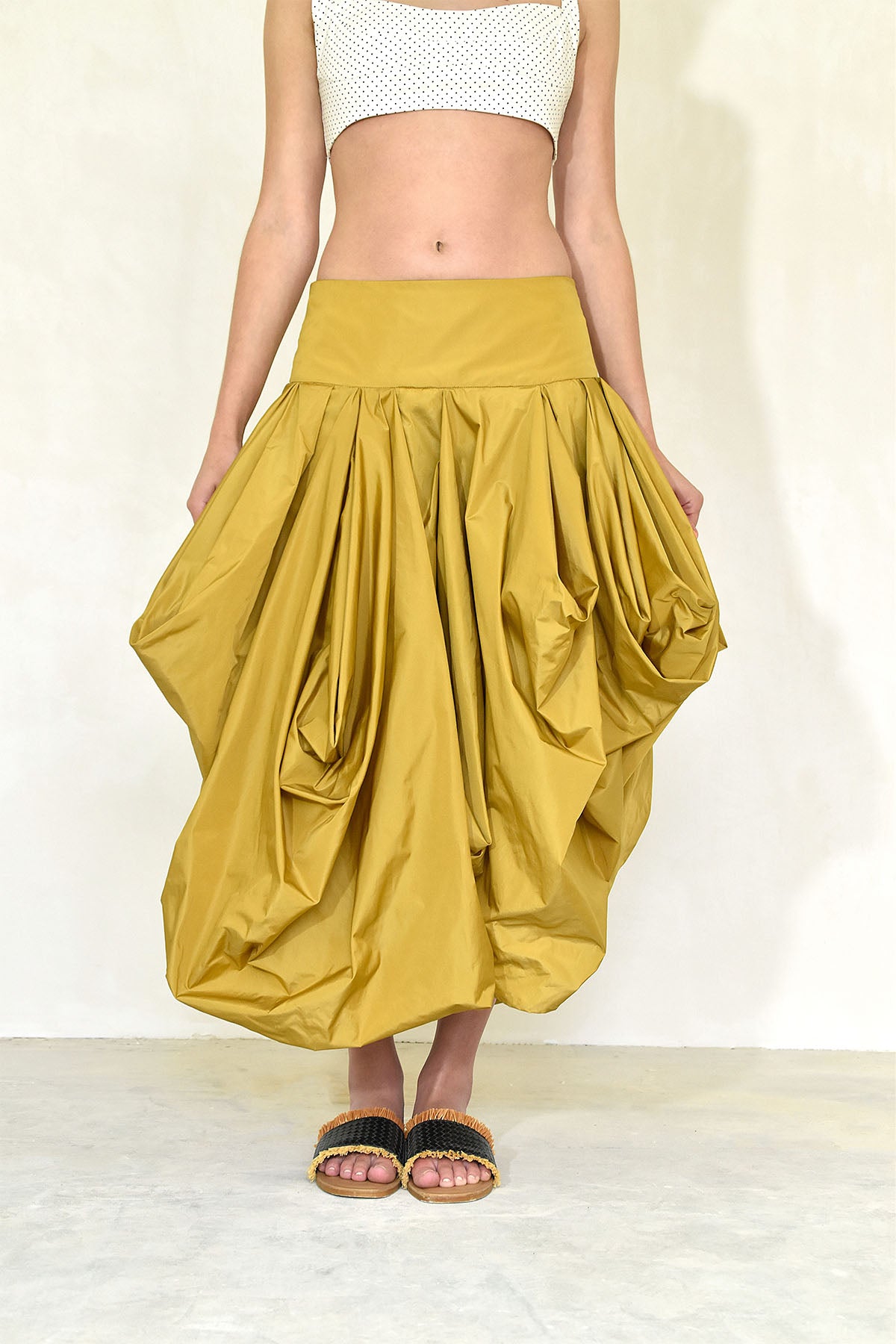 Pleated midi skirt close front