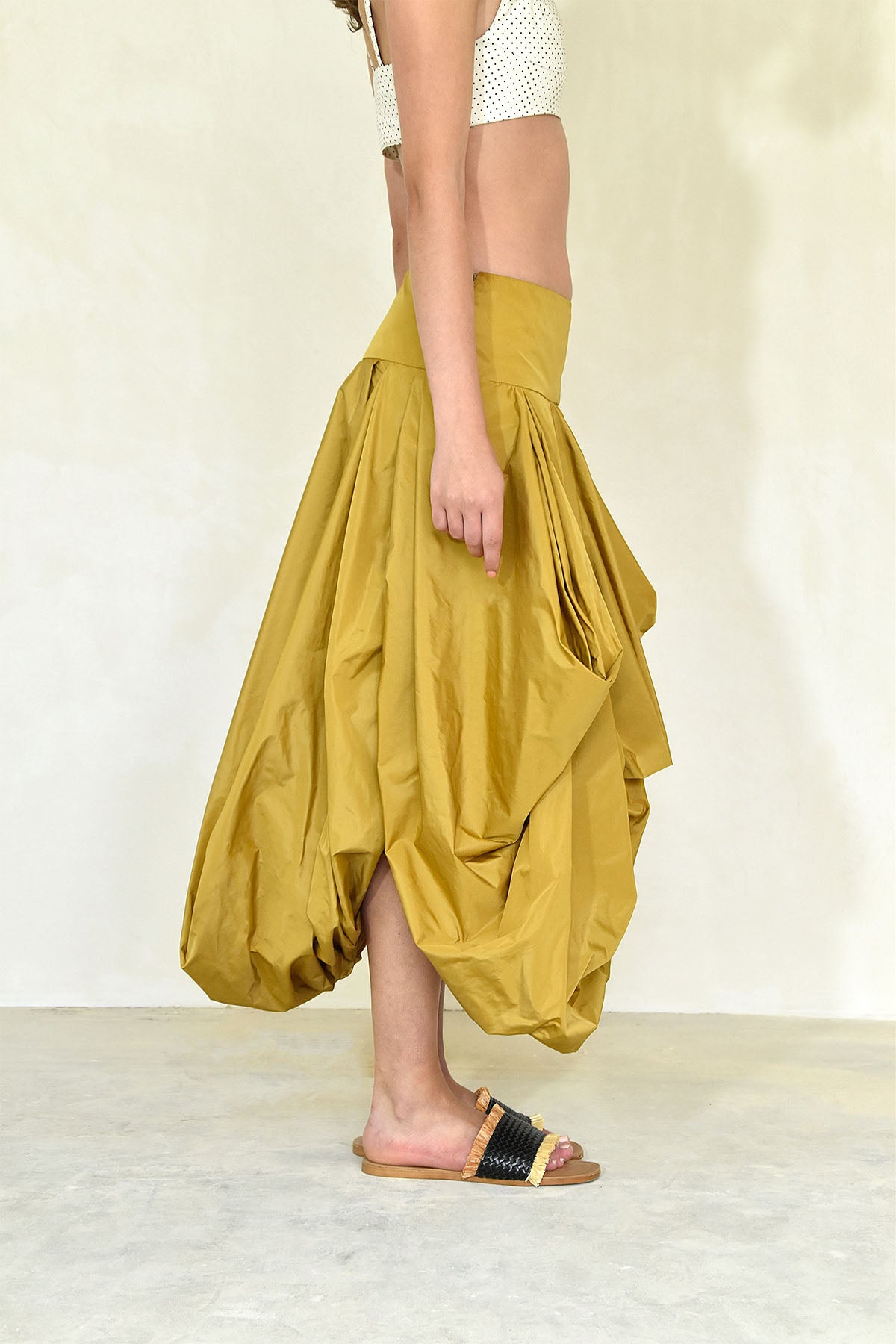 Pleated midi skirt close right side